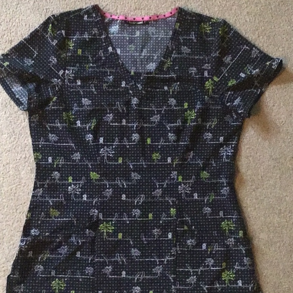 Scrub Top. Size M